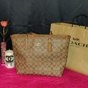 🆕Coach City Zip Tote